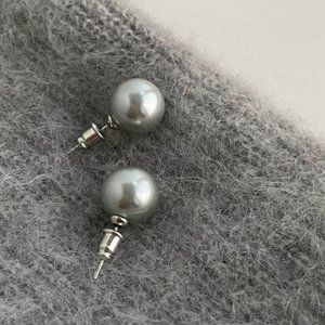 Gray Bulb Organic Pearl Studs